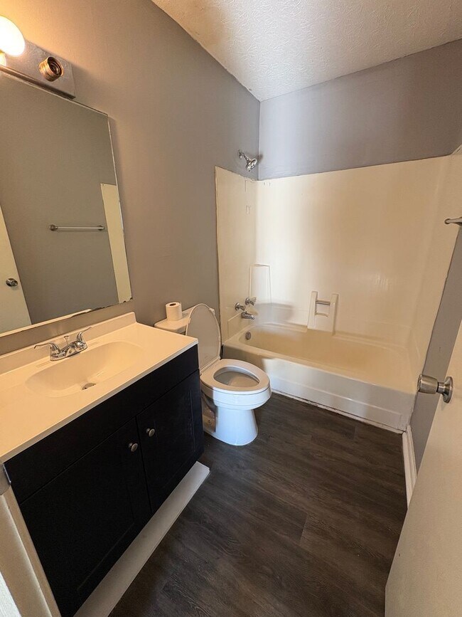 Building Photo - 840 Lynnwood Way