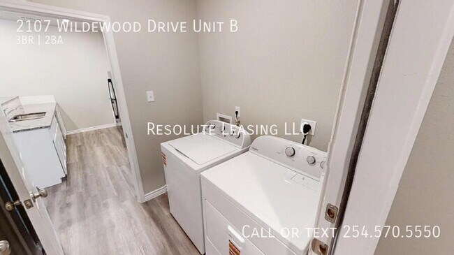 Building Photo - 2107 Wildewood Dr