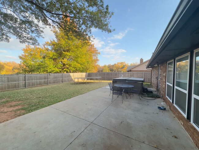 Building Photo - Discover Your Edmond Oasis! AVAILABLE JANU...