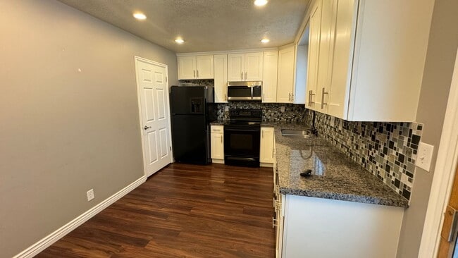 Building Photo - Beautiful town home in Centerville! 3 bedroom 1.5 bathroom