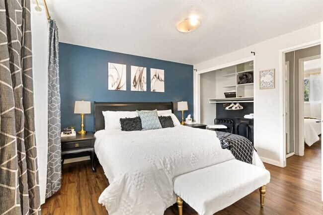 Building Photo - 3413 W Sunset Ave