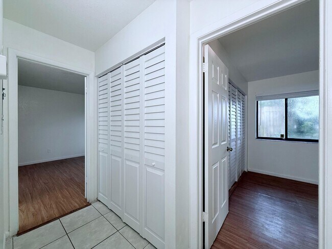 Building Photo - 3084 Collin Dr