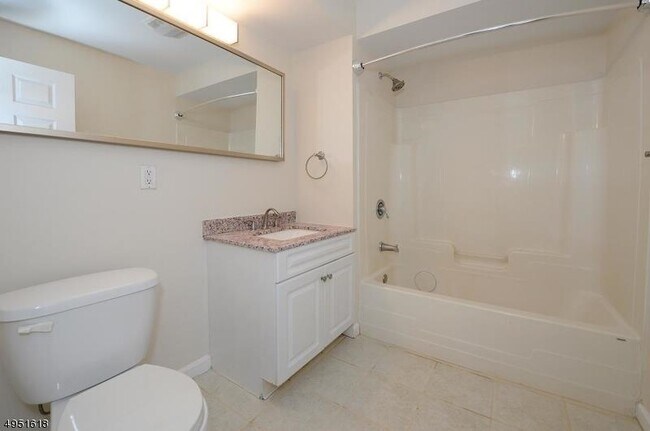 Building Photo - 318 54th St