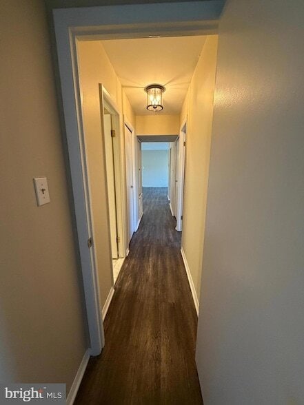 Building Photo - 1 Summit Hill Ct