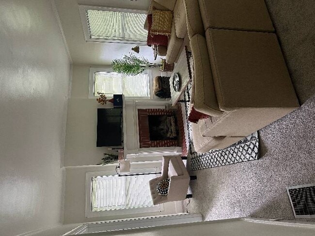 Building Photo - Great Area close to Chevy Chase