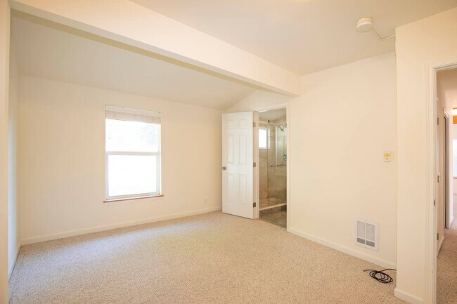 Building Photo - 38244 SE 85th St