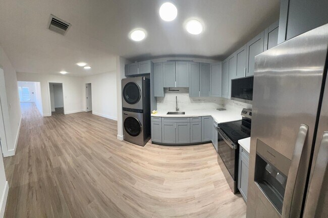 Building Photo - 1101 S Seacrest Blvd