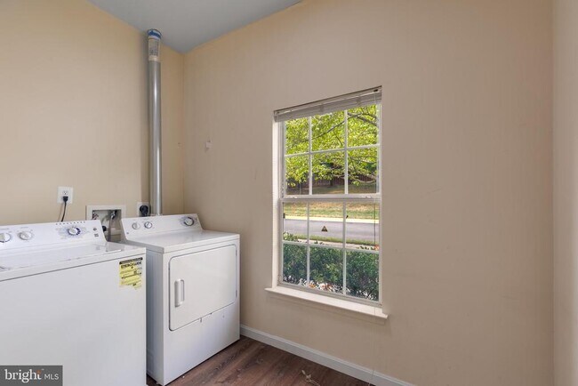 Building Photo - 21639 Kings Crossing Terrace