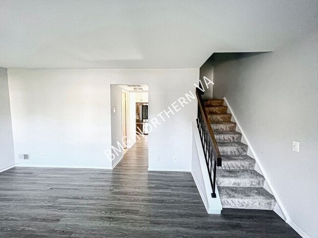Building Photo - 2689 Glengyle Dr