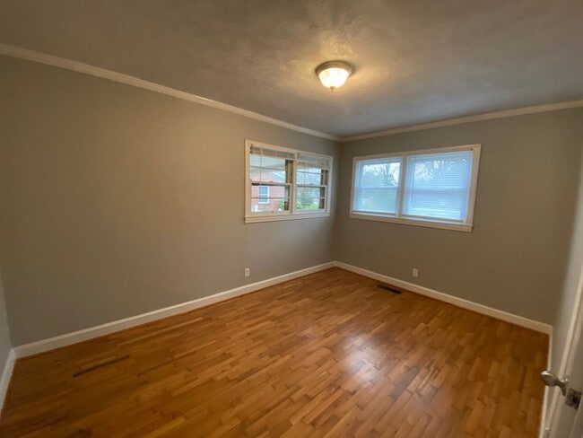 Building Photo - MOVE-IN READY!