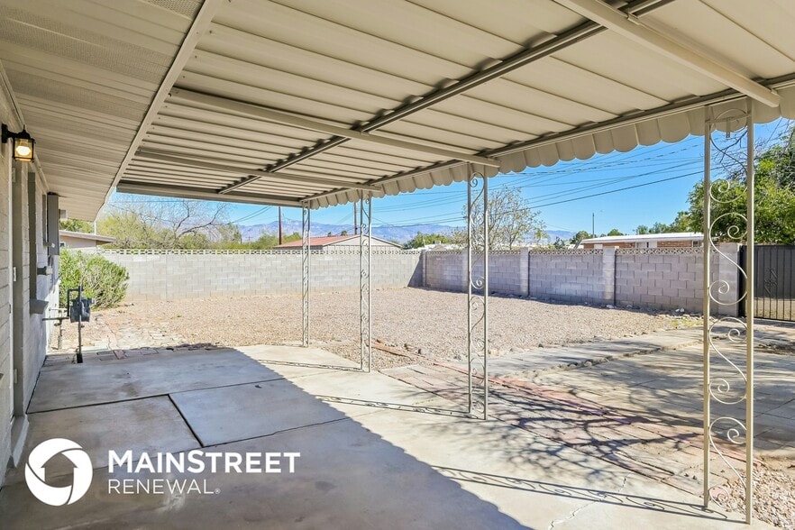 Building Photo - 1733 S Avenida Regulo