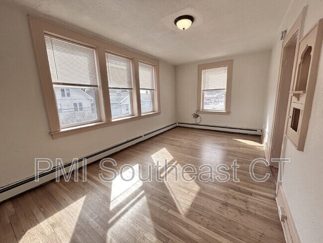 Building Photo - 92 Truman St