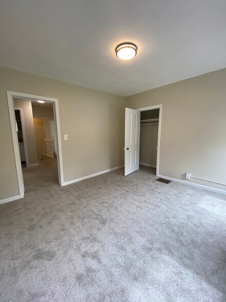 Building Photo - 642 Perrin Ave