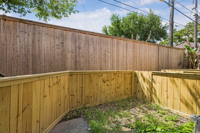 Building Photo - 705 Harold St