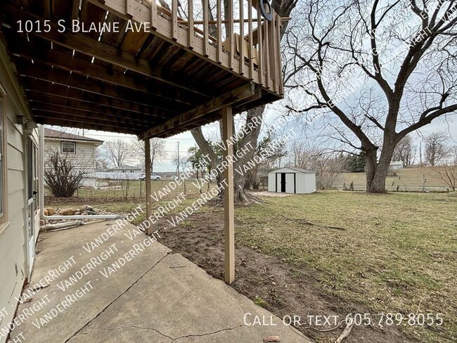 Building Photo - 1015 S Blaine Ave