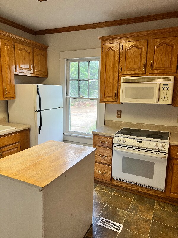 Building Photo - 830 North Ave