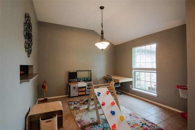 Building Photo - 113 Windsor-