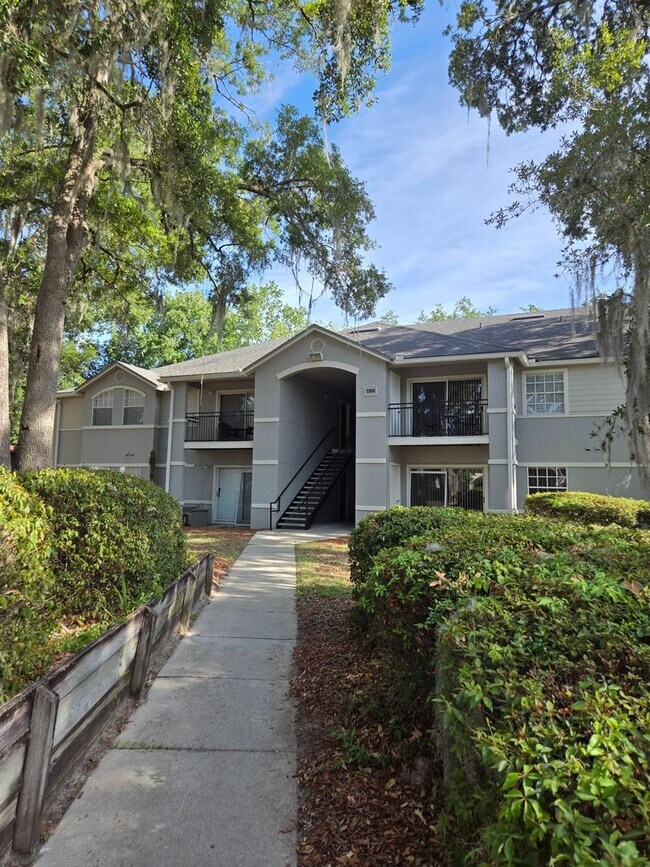 Primary Photo - Updated 3BR/3BA condo in Windsor Condomini...