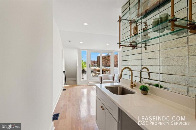 Building Photo - 1708 1/2 10th Street NW-