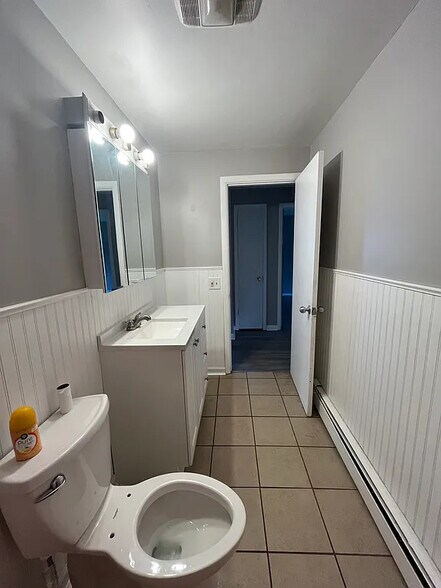 Building Photo - 122 Grace St