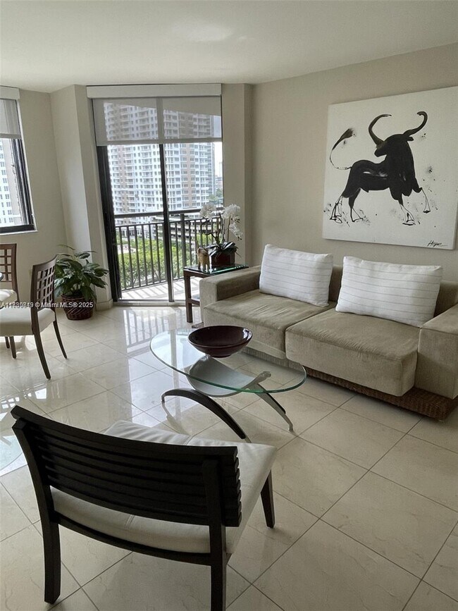 Primary Photo - 540 Brickell Key Dr
