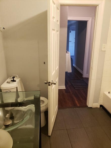 Bathroom - 3001 Edgehill Dr