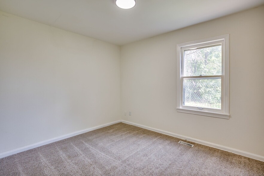 Building Photo - 1334 N Estelle Ave