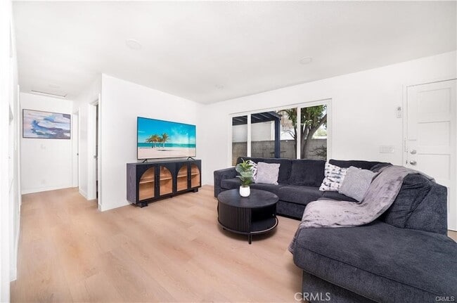 Building Photo - 1011 W Myrtle St