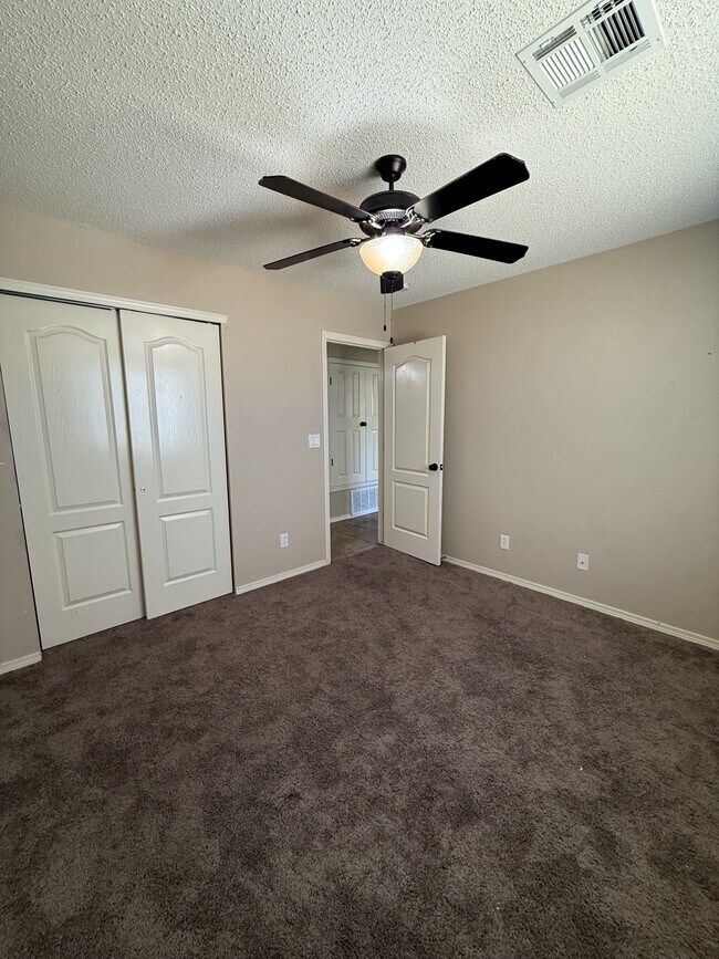Building Photo - 14345 Desert Sage Dr