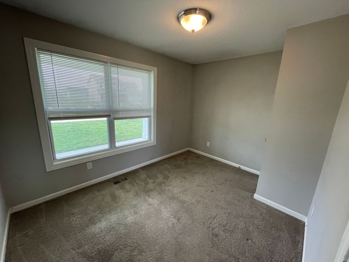 Building Photo - 15266 Delphinium Pl