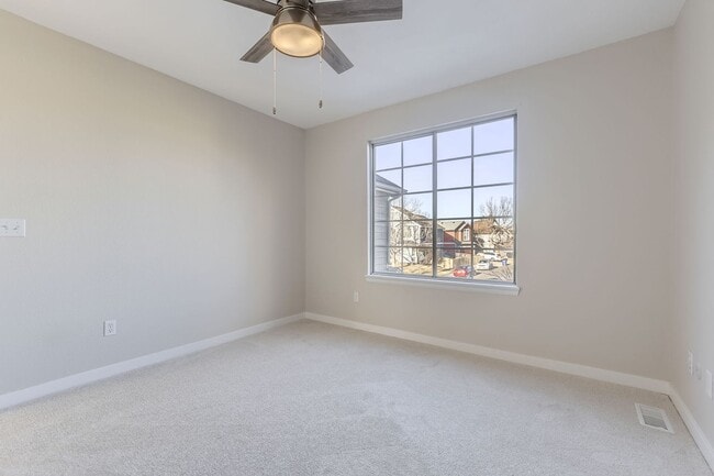 Building Photo - 4 bedroom, 2 1/2 bath home with attached 2...