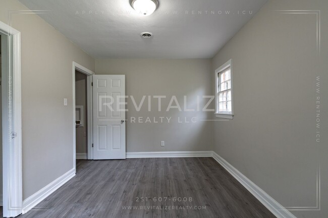 Building Photo - Beautifully Renovated 4 Bed/2 Bath in Mobile!