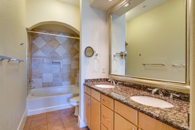 Building Photo - 2-Bed/2-Bath in Green Hills/Belmont/Vanderbilt