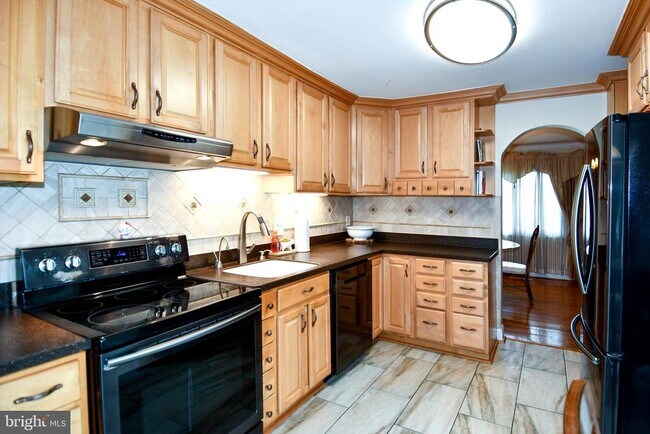 Building Photo - 9401 Hickory View Pl