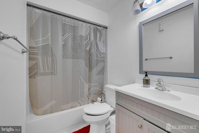 Building Photo - 5 Pond View Dr