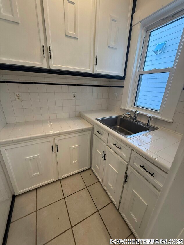 Building Photo - 369 Savin Hill Ave