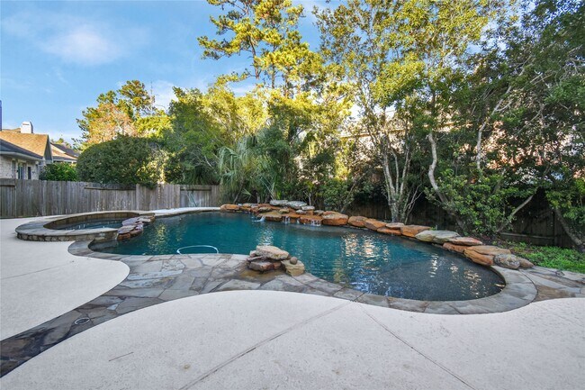 Building Photo - 10 E Artist Grove Cir