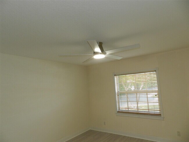 Building Photo - 6307 Bay Club Dr