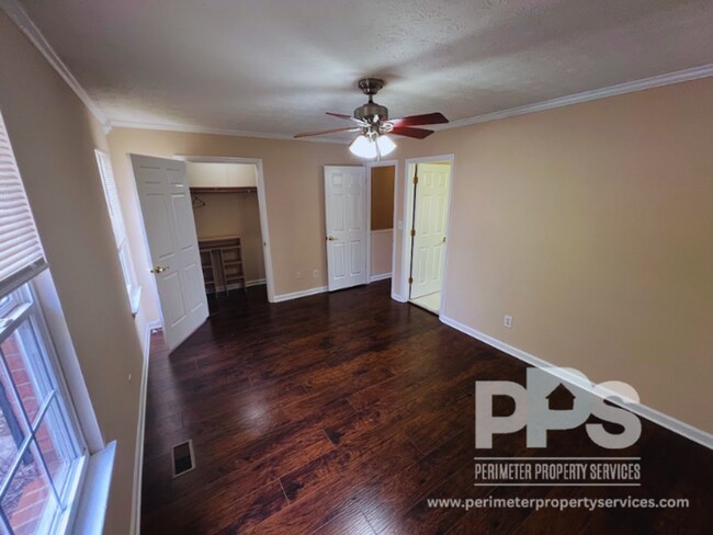 Building Photo - 2950 Lexington Trace Dr