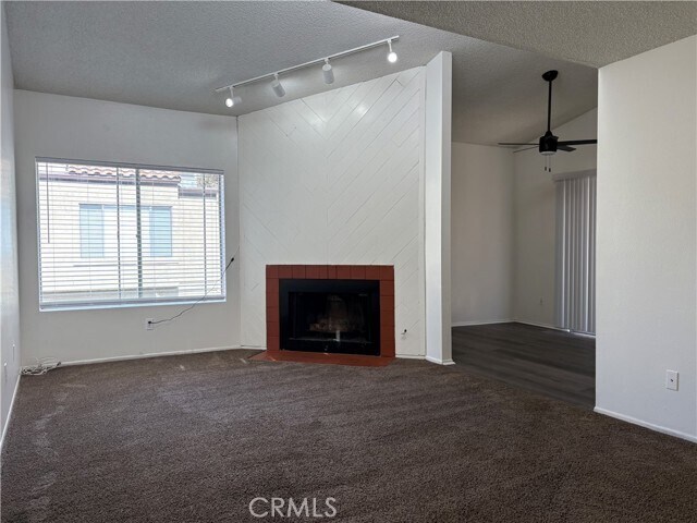 Building Photo - 9405 Mesa Verde Dr