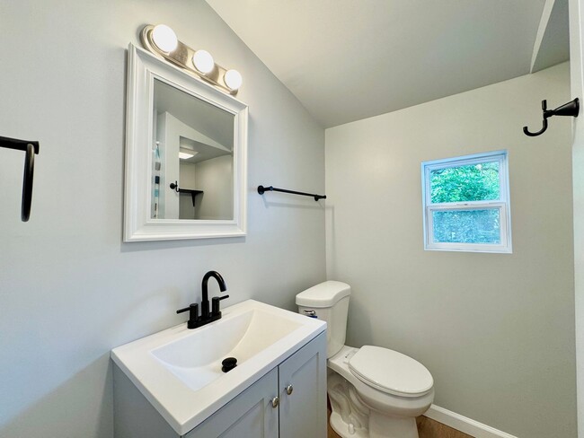 Building Photo - Your search ends here! Rent today!!