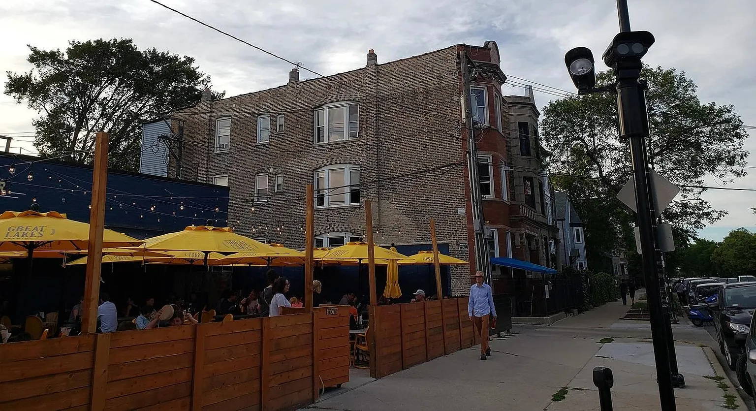 Building Photo - 2014 N Kedzie Ave