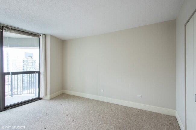 Building Photo - 400 N La Salle Dr