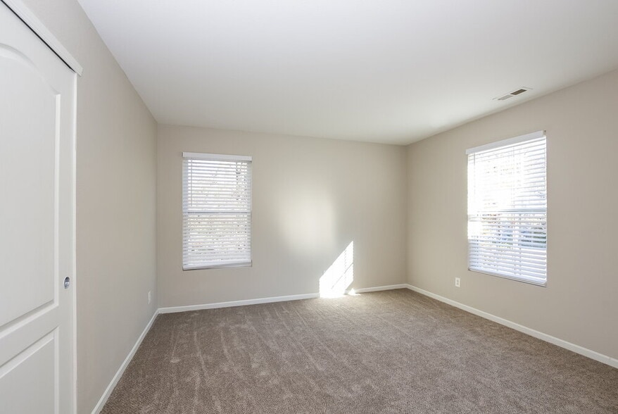 Building Photo - 1316 Waterlily Lane