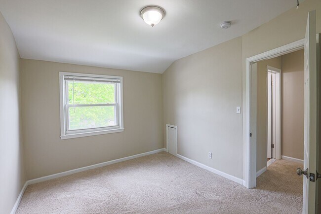 Building Photo - 1113 N Marlyn Ave