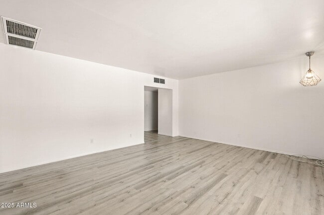 Building Photo - 6839 E Montecito Ave
