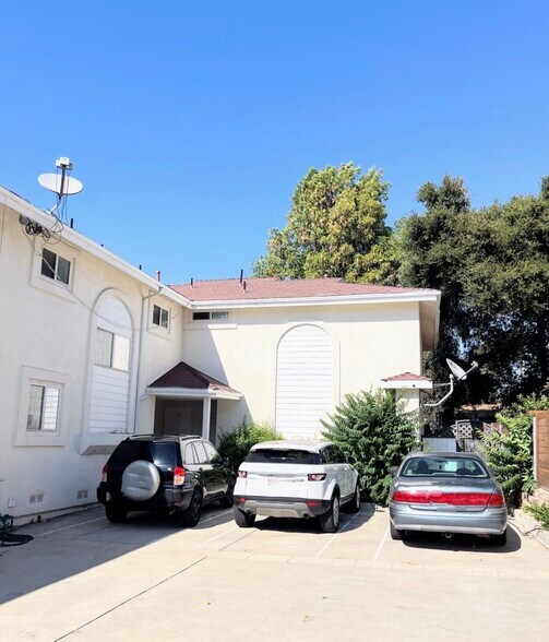 Building Photo - 3199 Royal Oaks Dr