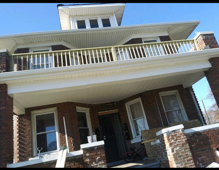 Building Photo - 9845 Belleterre St