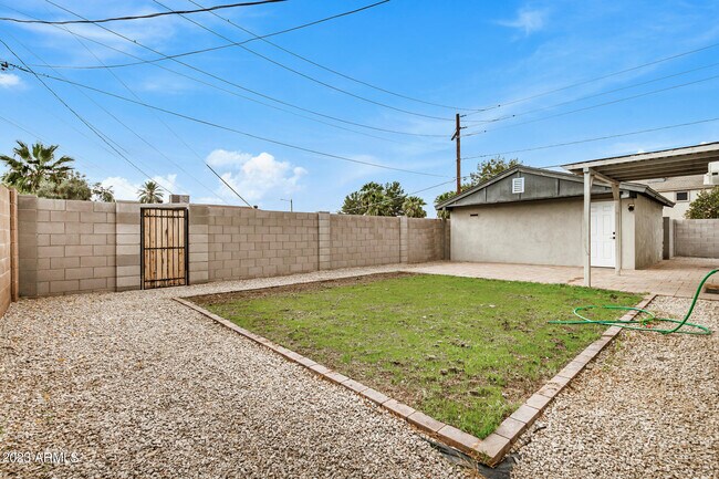 Building Photo - 2201 E Montecito Ave