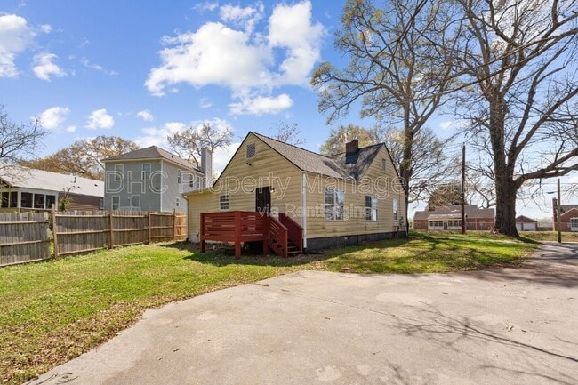 Building Photo - 752 McDonough Blvd SE
